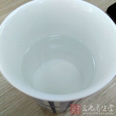 睡前2小时不过多进食或饮水(包括咖啡、茶水和白开水等)。