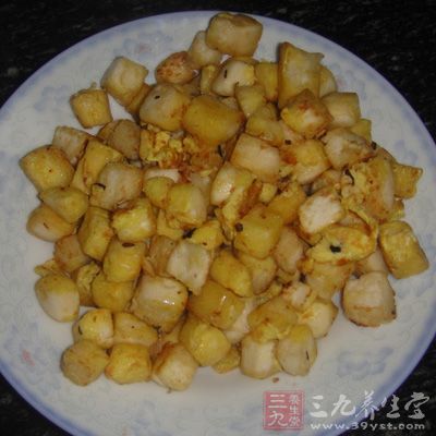 主料：馒头2个，鸡蛋2个，香肠1小段，白菜1小块