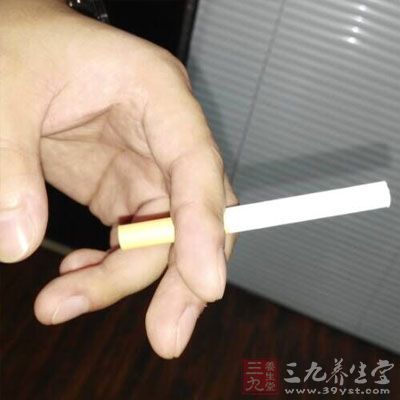 吸烟时吸入的一氧化碳会与体内的血红蛋白结合