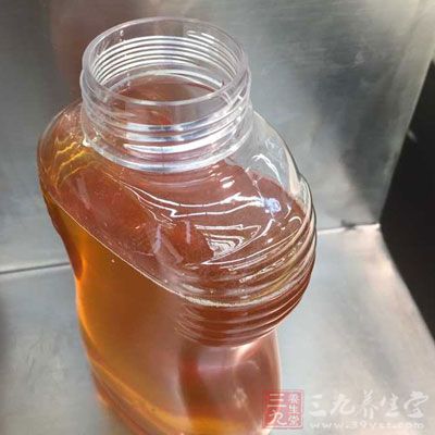 蜂蜜具有清热、补中、解毒、润燥、止痛的作用