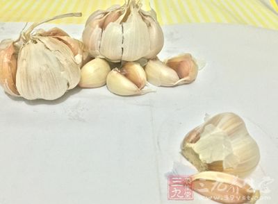 比如说厨房中的大蒜、茶叶等等