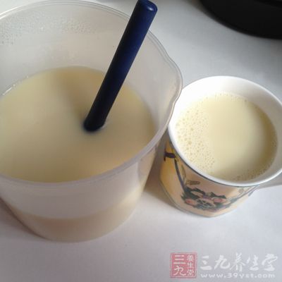 不能长时间给宝宝吃流质或泥状的食品