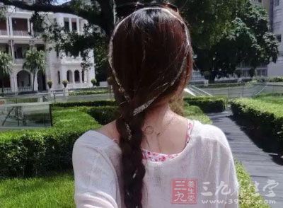 尤其是在发病季节的时候，可能的话好是避免外出