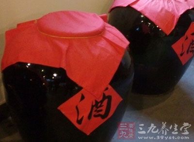 酒精导致皮肤过敏原因主要是体内缺少乙醛转化酶导致的 酒精导致皮肤过敏原因主要是体内缺少乙醛转化酶导致的