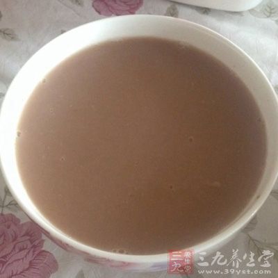 将黄豆、红豆清洗后以清水浸泡10小时以上