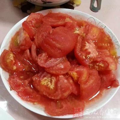 西红柿具有美白祛斑和防晒作用
