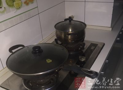 厨房是烹饪美食的地方也是不少家庭主妇喜欢呆的地方