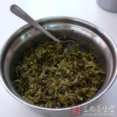 食用含亞硝酸鹽過多的酸菜，會(huì)使血液中血紅蛋白變成失去帶氧功能的高鐵血紅蛋白