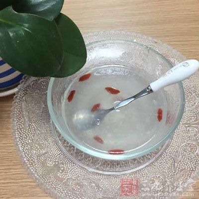 经常食用这个枸杞消炎粥，可以帮助养阴润肤