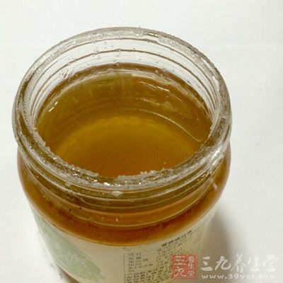 若用蜂蜜調(diào)涂，還可去面部皺紋