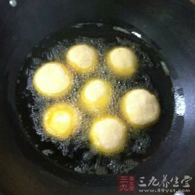 高温烹调时尽量避免食用油干烧