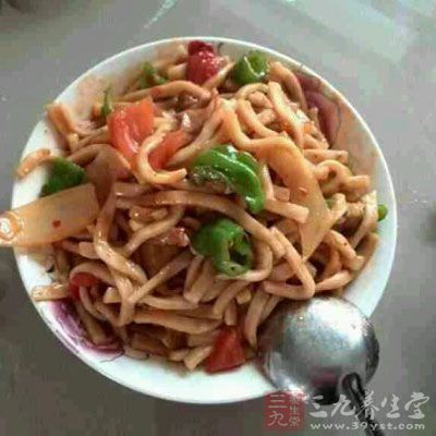 面条上铺一层炒好的菜即可