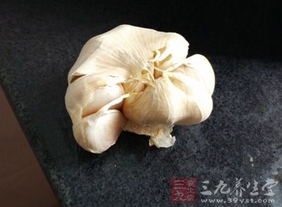 平時少吃大蒜這類具有降壓效應(yīng)的食品