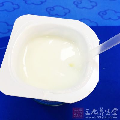 喝酸奶更有利于便秘的根治和加快痘痘的消除