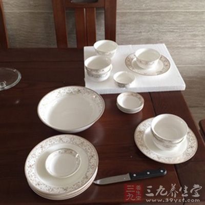 餐具是家里必须要消毒的物品