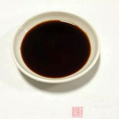 用一湯匙純的蘋果醋加一杯水，在正餐時(shí)啜飲，有助消化