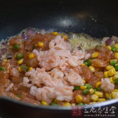 蒜香黄油虾仁炒饭