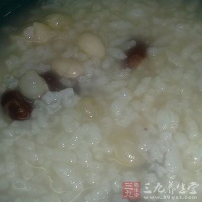 功能補(bǔ)腎益氣，澀精止遺。