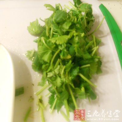 香菜是配菜，不适合大量多吃