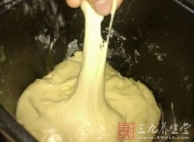 和面团的时候一定要慢慢添加牛奶，不然稀了就不好办了