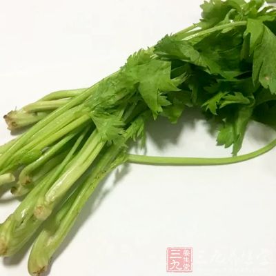 芹菜也是一種可以幫助我們有效的清除體內(nèi)淤血的食物