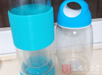 母乳好使用密封良好的塑料制品