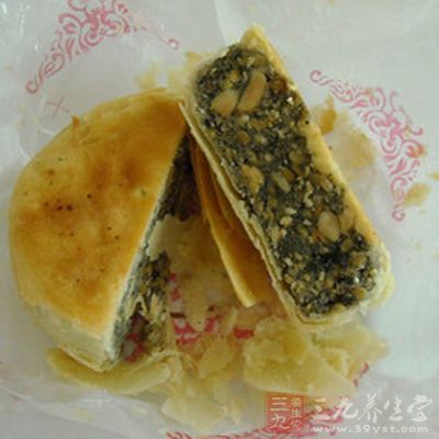 苏式月饼的外皮是用小麦粉、饴糖和食用植物油制成的