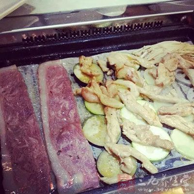 常生活中好的补锌办法是通过食物补锌，牡蛎、瘦肉