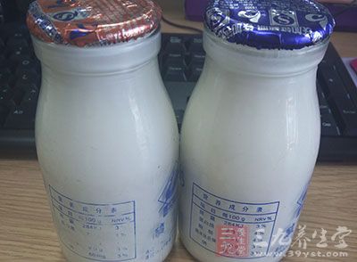 每天服用鲜牛奶500ml有助于类风湿关节炎的治疗