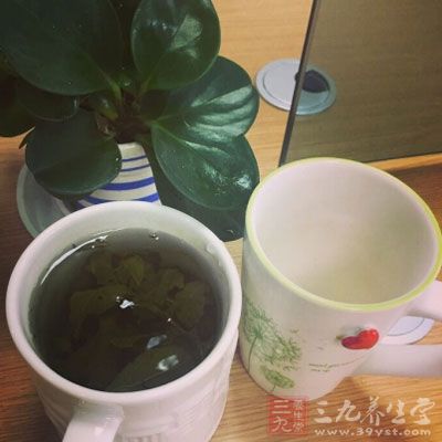 茶籽杀虫效果很好，可以治癣疥。可作洗发剂及护发素使用。茶油能抗菌、抗病毒及杀微菌。能防止头癣、脱发、皮屑(Dandruff)及止痒。