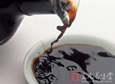 每天堅(jiān)持飲用一大勺醋，可以刺激人體的血管細(xì)胞分泌一氧化氮