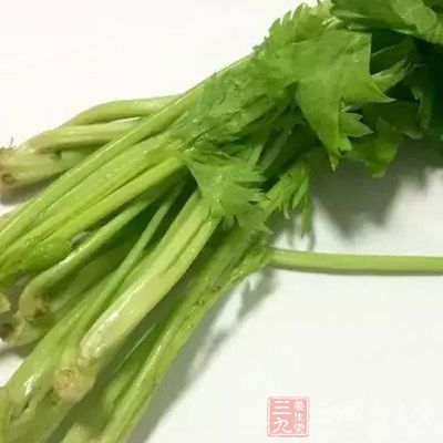 芹菜性喜冷凉，属于凉性食物