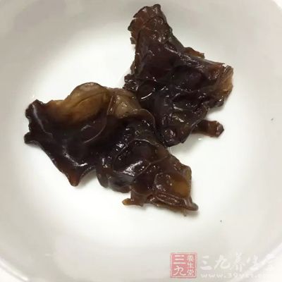 木耳屬于些益肝補(bǔ)腎的食物