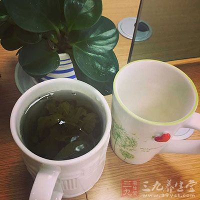 养成饮茶的好习惯，比如绿茶和花茶