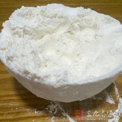 准备好糯米粉350g