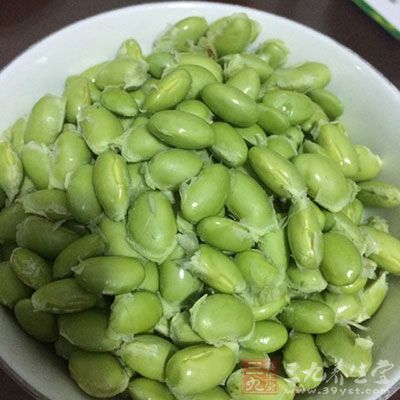 毛豆粗纤维含量：2.1(每100g毛豆含2.1g粗纤维)