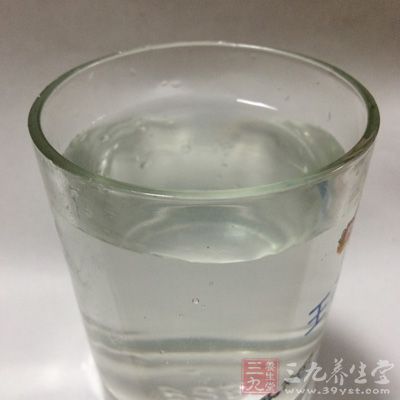 过度喝冰水还会影响生殖系统的发育和生理功能