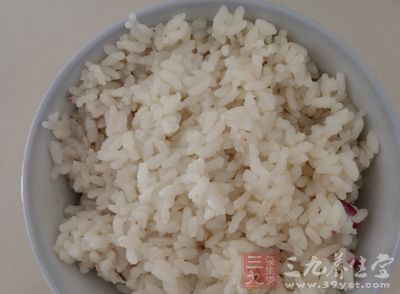 　在說大米的作用和營養(yǎng)吃法之前，我們先了解一下其做法