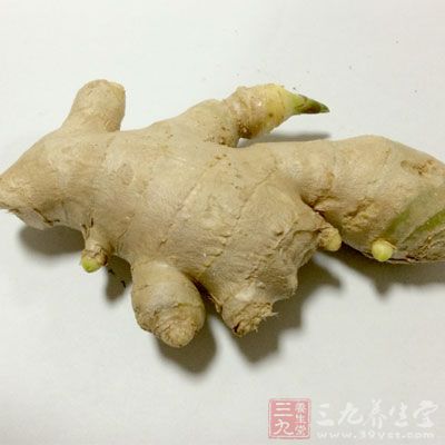 用新鲜的生姜片涂搽常发冻疮的皮肤