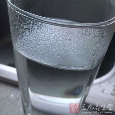 夏季该喝什么水?——自来水、纯净水、矿泉水、自制豆汤