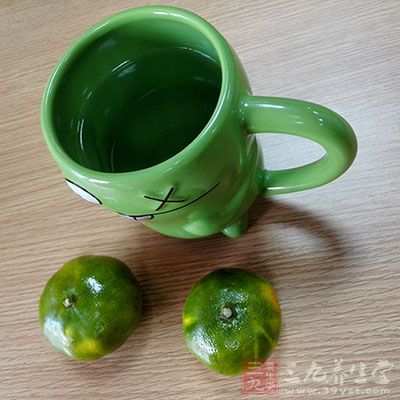 多喝水，多食蔬菜水果及豆类