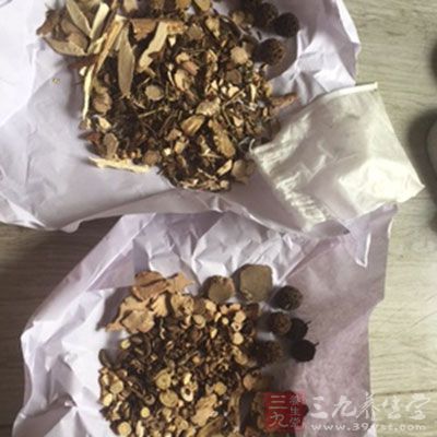 用升麻煎湯，熱漱并咽下