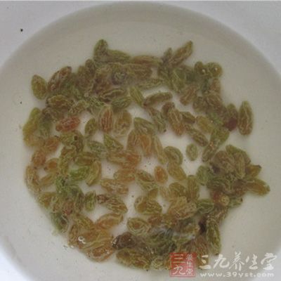 洗净的葡萄干50克