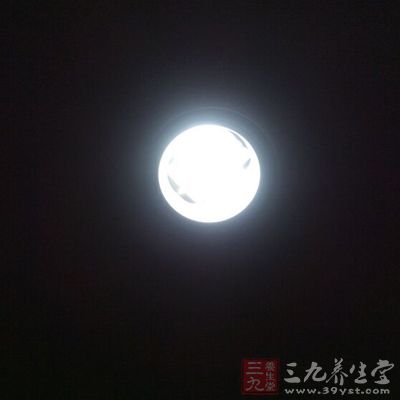 很多人因为工作或者娱乐的关系，会熬夜到很晚才睡觉