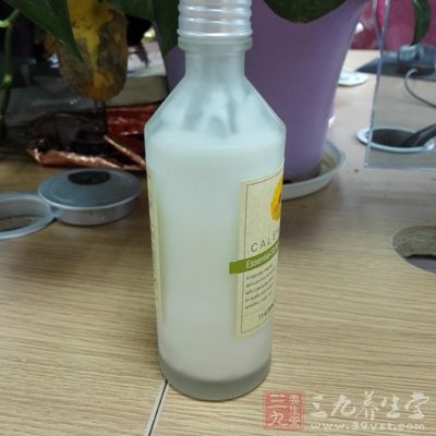 干性的皮膚適合用的就是保濕的護(hù)膚品