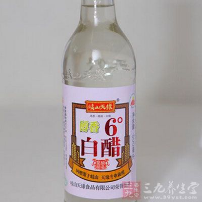 平時(shí)我們用的白醋也可以用來(lái)洗臉的喲