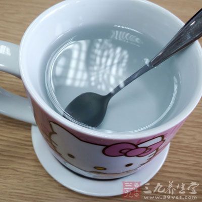 喝水要喝白开水