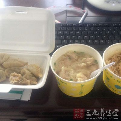 吃飯時不要考慮工作，要專心吃飯