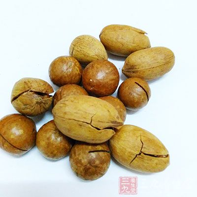 富含维他命E的坚果类食物(腰果、核桃、榛子、花生等)具有抗氧化功能