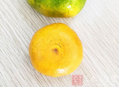 柑橘是富含维生素A、维生素B1以及维生素C的水果，属于典型的碱性食品